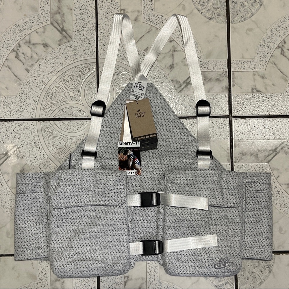 New Nike Sportswear Tech Pack Gray Utility Vest Men’s Size S/M DX9403-084